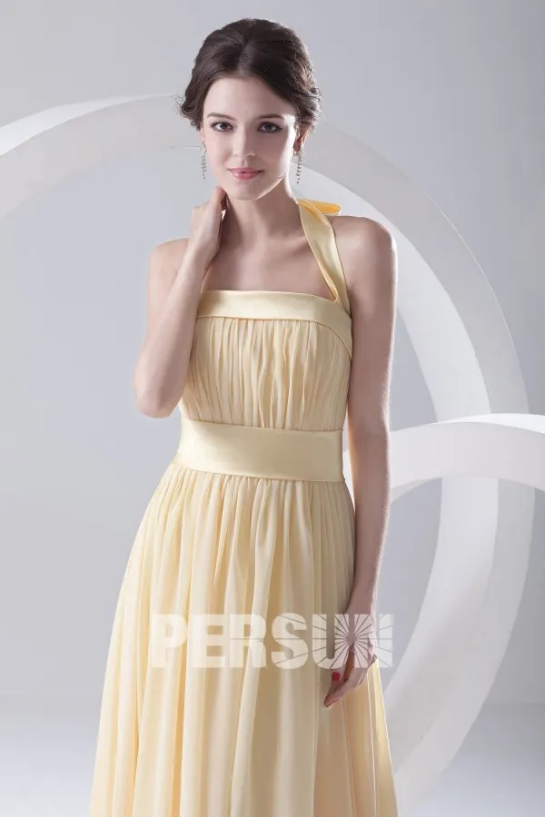 Robe simple jaune bustier à bretelle autour du cou